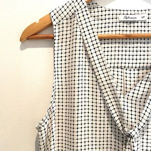 Women’s V-Neck Tie Tank/Blouse.